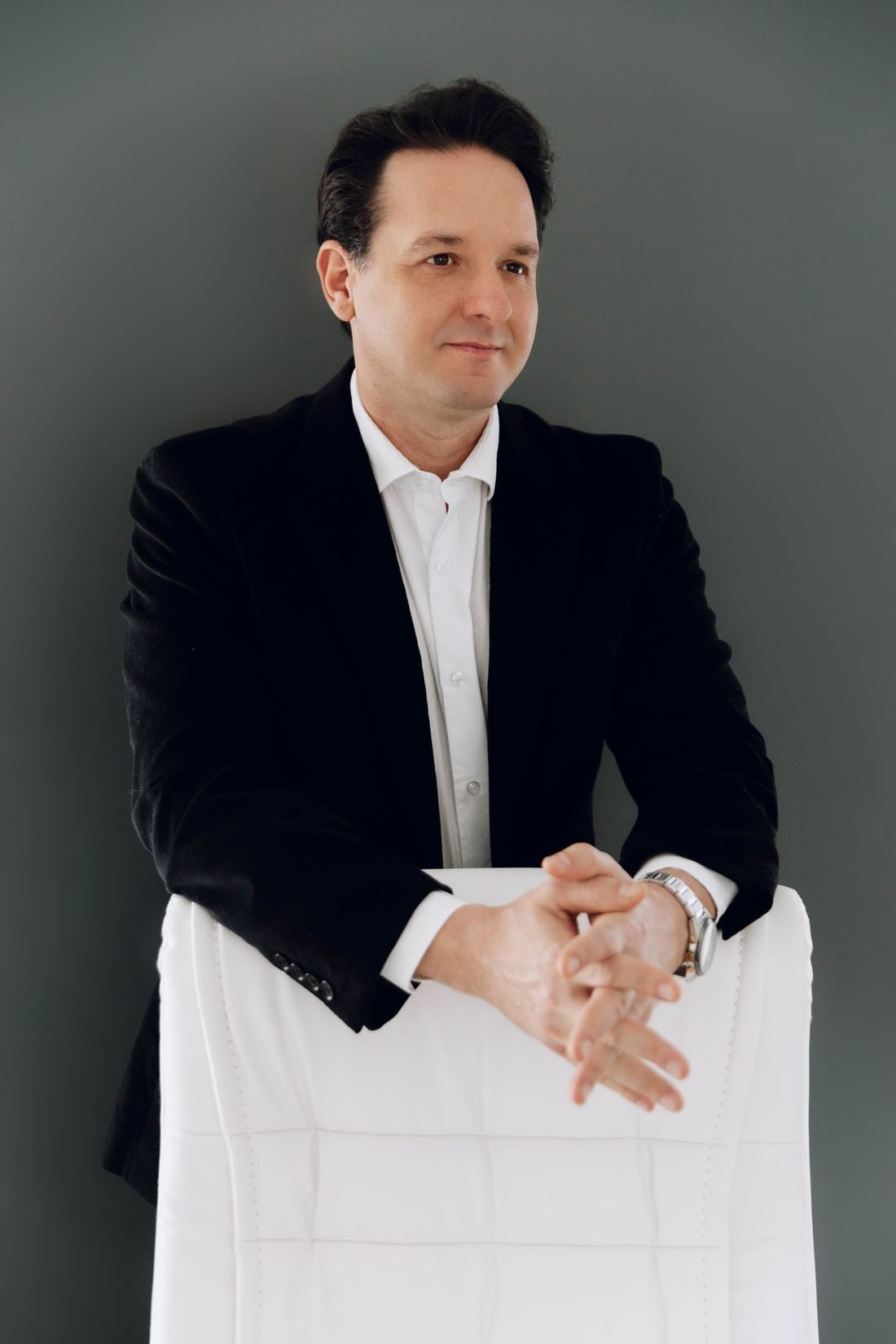 Dr. Lucas Sasdelli em retrato profissional