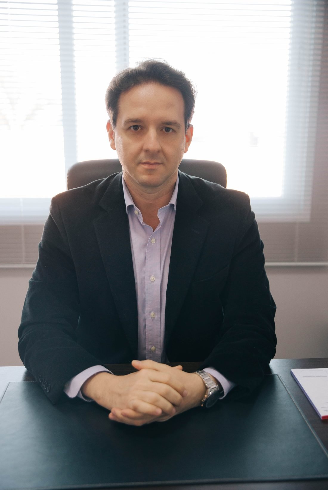 Dr. Lucas Sasdelli no consultório
