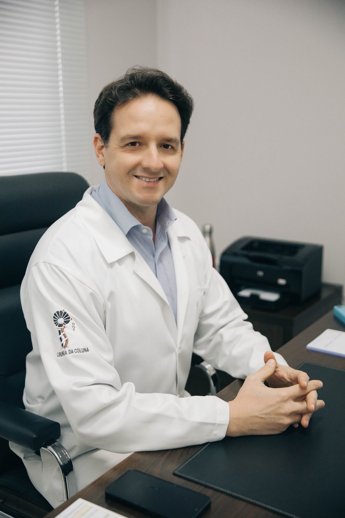 Dr. Lucas Sasdelli no consultório