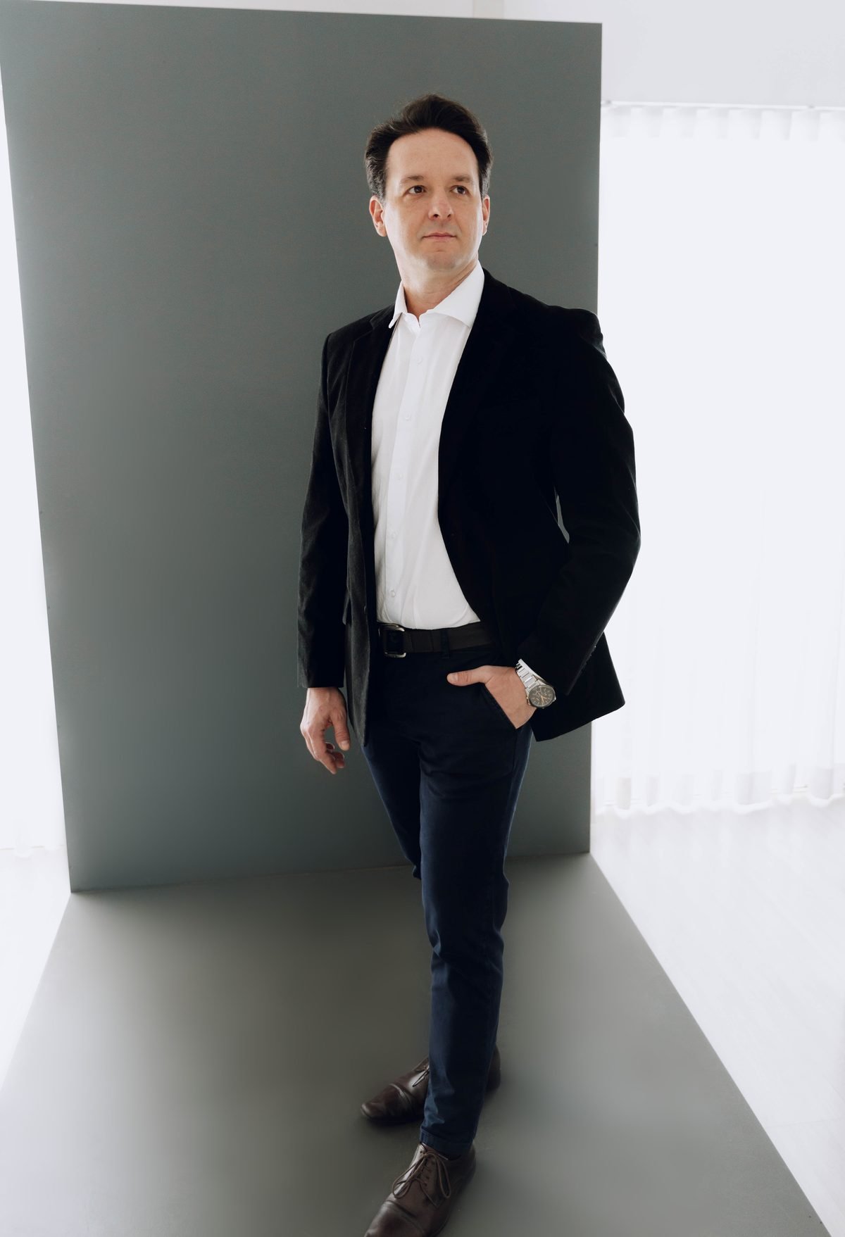Dr. Lucas Sasdelli